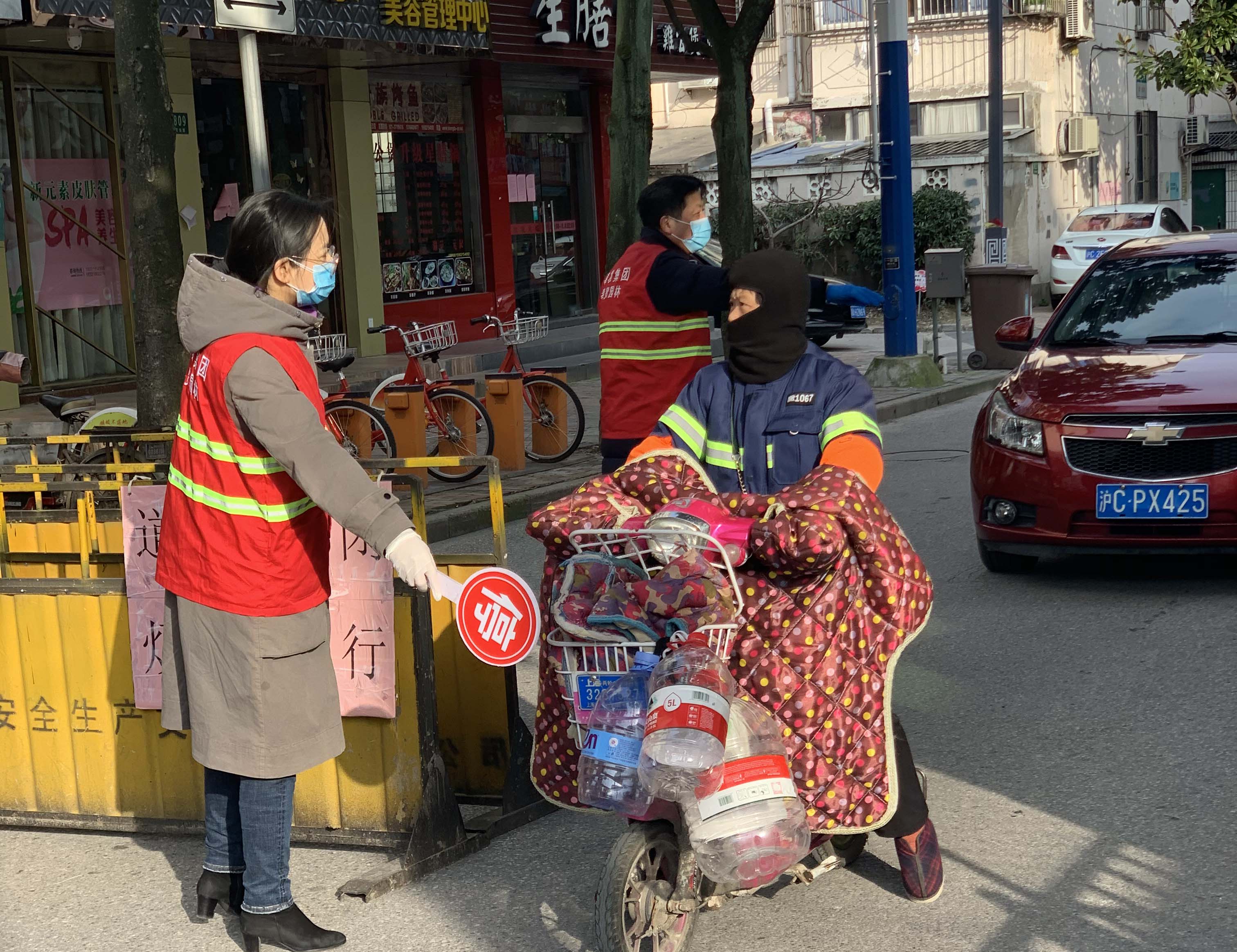 5e5efb65715f5.jpg 志願者小區防疫工作2.jpg